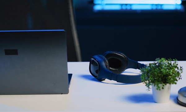 Laptop and gaming headset in a performance computing setup